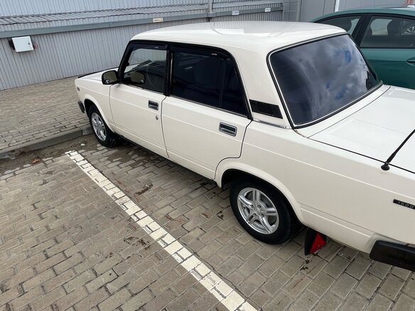 1991 Lada (ВАЗ) 2105, бежевый - вид 2