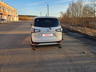 2017 Toyota Sienta II, белый, 1240000 рублей, вид 4