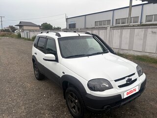 2018 Chevrolet Niva I Рестайлинг, белый, 750000 рублей, вид 3