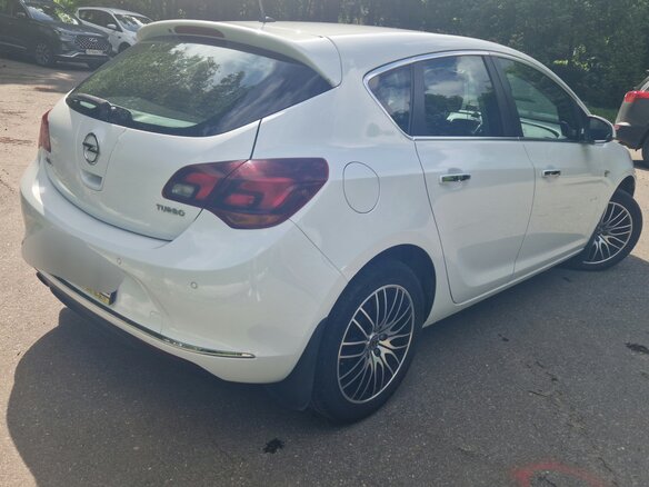 2013 Opel Astra J Рестайлинг, белый, 760000 рублей - вид 10