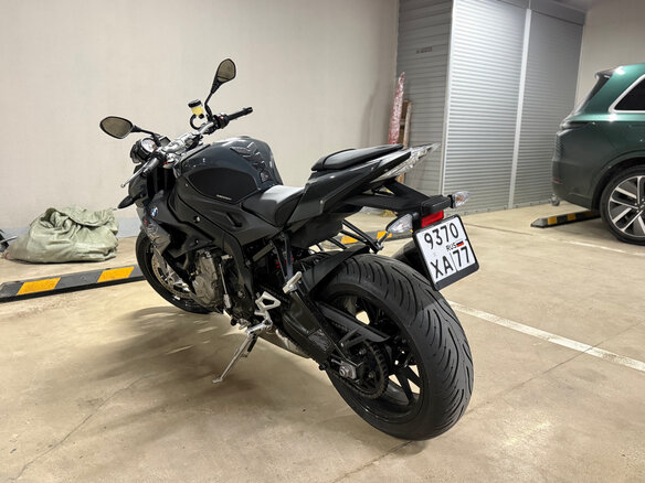 2018 BMW S 1000 R, серый, 1000000 рублей - вид 3