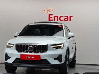 2023 Volvo XC40 I Рестайлинг, белый, 4563903 рублей, вид 2
