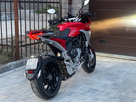 2017 MV Agusta Turismo Veloce 800, красный, 850000 рублей, вид 2