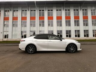 2021 Toyota Camry VIII (XV70) Рестайлинг, чёрный, 3450000 рублей, вид 2