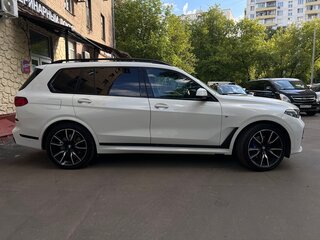 2019 BMW X7 M50i I (G07), белый, 7000000 рублей, вид 4