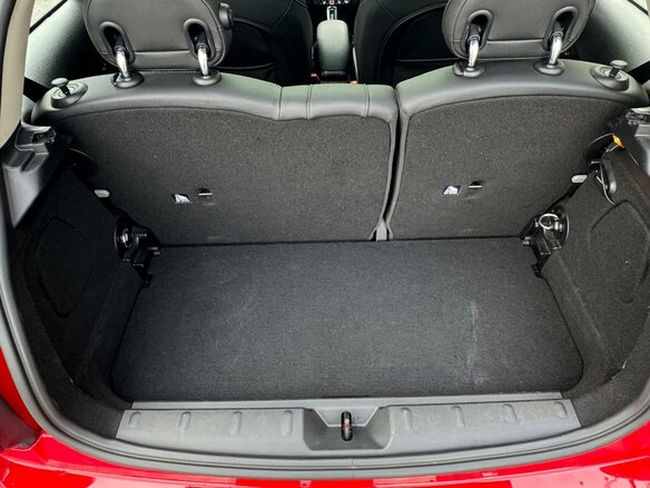 2023 Mini Hatch Cooper S III (F55/F56) Рестайлинг 2, красный, 3999999 рублей - вид 15