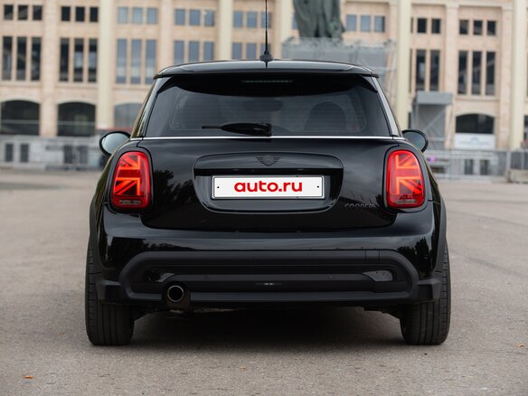 2021 Mini Hatch Cooper III (F55/F56) Рестайлинг 2, чёрный, 3790000 рублей - вид 7
