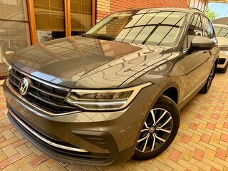 2021 Volkswagen Tiguan II Рестайлинг, серый, 2600000 рублей, вид 1