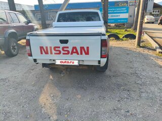 2011 Nissan NP300, белый, 950000 рублей, вид 2