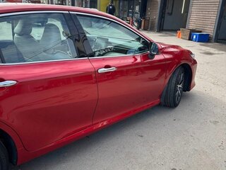 2021 Toyota Camry VIII (XV70) Рестайлинг, красный, 3700000 рублей, вид 2