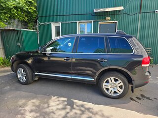 2005 Volkswagen Touareg I, чёрный, 900000 рублей, вид 4
