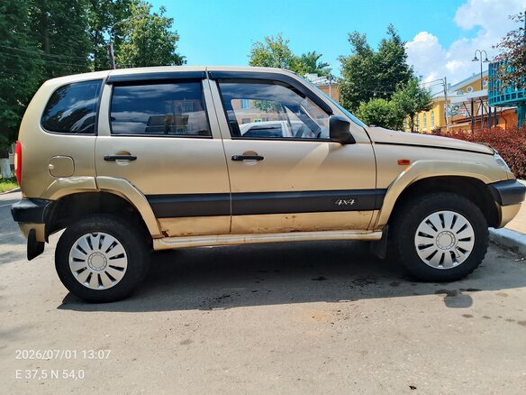 2006 Chevrolet Niva I, бежевый, 180000 рублей - вид 1