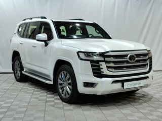 2021 Toyota Land Cruiser 300 Series, белый, 9000000 рублей, вид 3