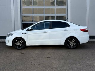 2014 Kia Rio 5-speed III, белый, 668000 рублей, вид 2
