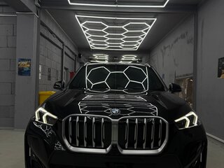 2023 BMW X1 20i xDrive III (U11/U12), чёрный, 5800000 рублей, вид 2