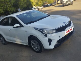 2021 Kia Rio IV Рестайлинг, белый, 1000000 рублей, вид 3