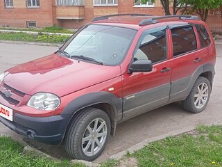 2017 Chevrolet Niva I Рестайлинг, красный, 700000 рублей, вид 1