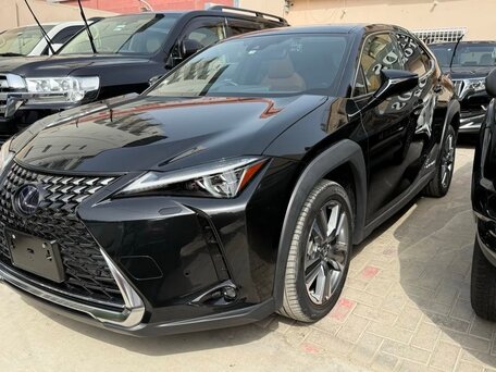 2021 Lexus UX 300e I, чёрный, 2500000 рублей, вид 2