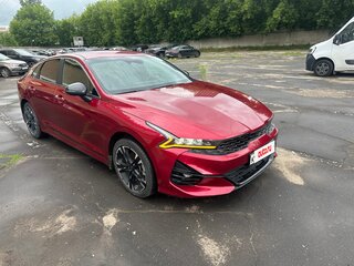 2021 Kia K5 III, красный, 2450000 рублей, вид 1