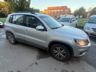 2016 Volkswagen Tiguan I Рестайлинг, серебристый, 1450000 рублей, вид 4