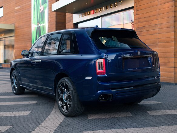 2024 Rolls-Royce Cullinan Black Badge I (Series I), синий, 79000000 рублей - вид 5