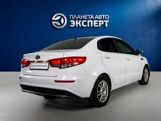 2016 Kia Rio III Рестайлинг, белый, 980000 рублей, вид 4