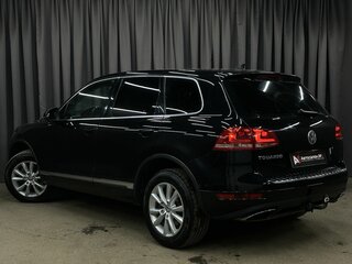 2012 Volkswagen Touareg II, чёрный, 1399777 рублей, вид 2