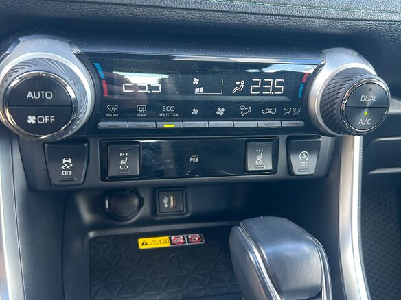 2024 Toyota RAV4 V (XA50), чёрный - вид 9