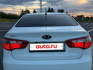 2012 Kia Rio 5-speed III, белый, 750000 рублей, вид 3