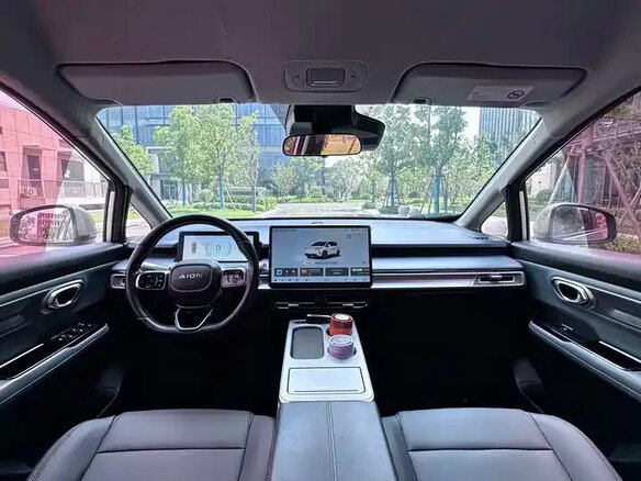 2024 Aion Y Plus 61.7 kWh, серый, 1344000 рублей - вид 5
