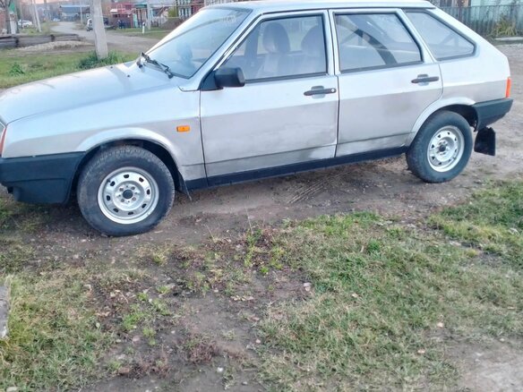 2003 Lada (ВАЗ) 21093i, серебристый, 100000 рублей - вид 2