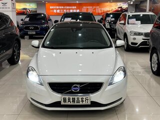 2016 Volvo V40 II Рестайлинг, белый, 1160000 рублей, вид 2