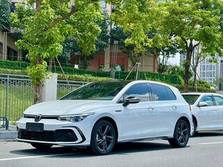 2022 Volkswagen Golf VIII, белый, 1819000 рублей, вид 1