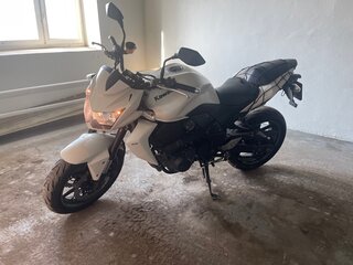 2013 Kawasaki Z 750, белый, 550000 рублей, вид 3