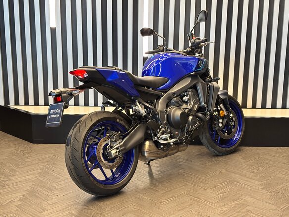 2024 Yamaha MT-09 (FZ-09), синий, 1340510 рублей - вид 2