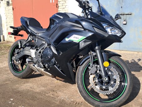 2024 Kawasaki Ninja 650, чёрный, 794381 рублей, вид 1