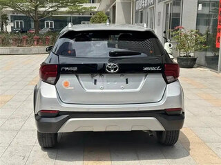2022 Toyota Yaris L X XP150 Рестайлинг, серебристый, 1199000 рублей, вид 5