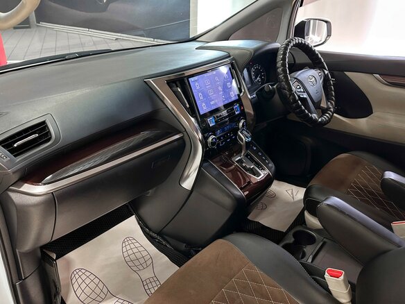 2017 Toyota Alphard III, белый, 3370000 рублей - вид 9