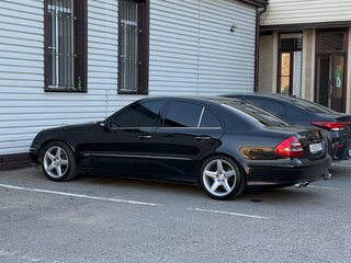 2002 Mercedes-Benz E-Класс 500 III (W211, S211), чёрный, 800000 рублей, вид 3