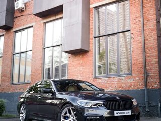 2017 BMW 5 серии 540i xDrive VII (G30/G31/G38), серый, 3450000 рублей, вид 3