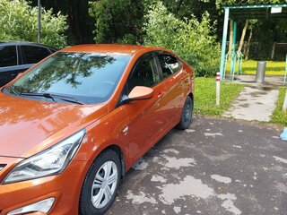 2015 Hyundai Solaris I Рестайлинг, оранжевый, 900000 рублей, вид 3