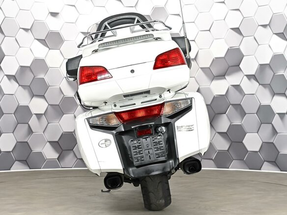 2012 Honda GL 1800 Gold Wing, белый - вид 4