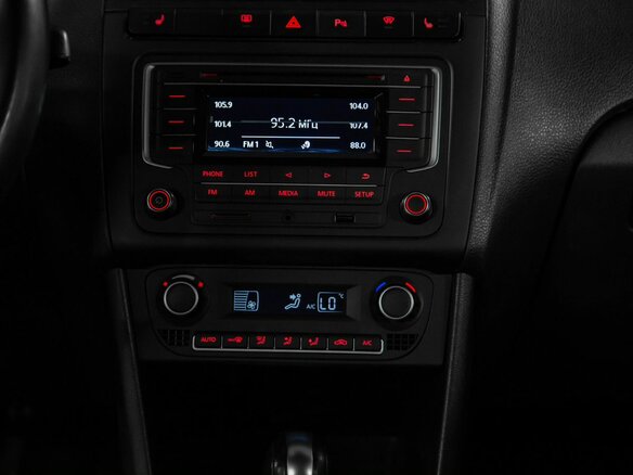 2016 Volkswagen Polo V Рестайлинг, красный - вид 13