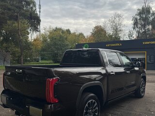 2025 Toyota Tundra CrewMax III, коричневый, 7950000 рублей, вид 3