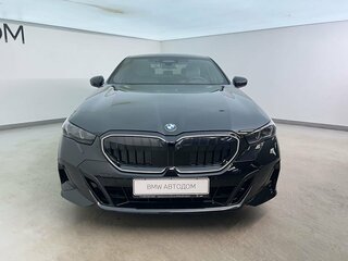 2025 BMW 5 серии 530i xDrive VIII (G60/G61/G68), чёрный, 9765000 рублей, вид 3