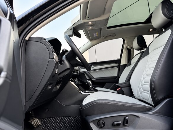 2023 Volkswagen Tayron I Рестайлинг, чёрный, 2400007 рублей - вид 11