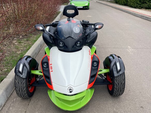 2014 BRP Can-Am Spyder, зелёный, 1000000 рублей