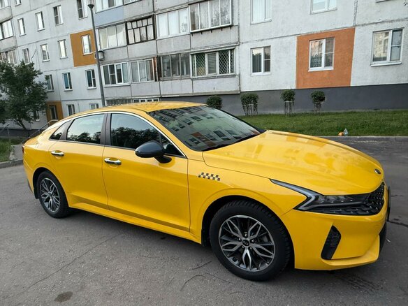 2021 Kia K5 III, жёлтый, 2399999 рублей - вид 3