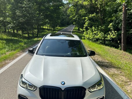 2019 BMW X5 30d IV (G05/G18), белый, 6050000 рублей, вид 2