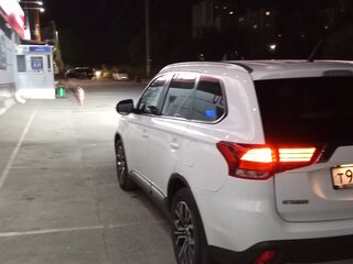 2015 Mitsubishi Outlander III Рестайлинг 2, белый, 1890000 рублей, вид 3